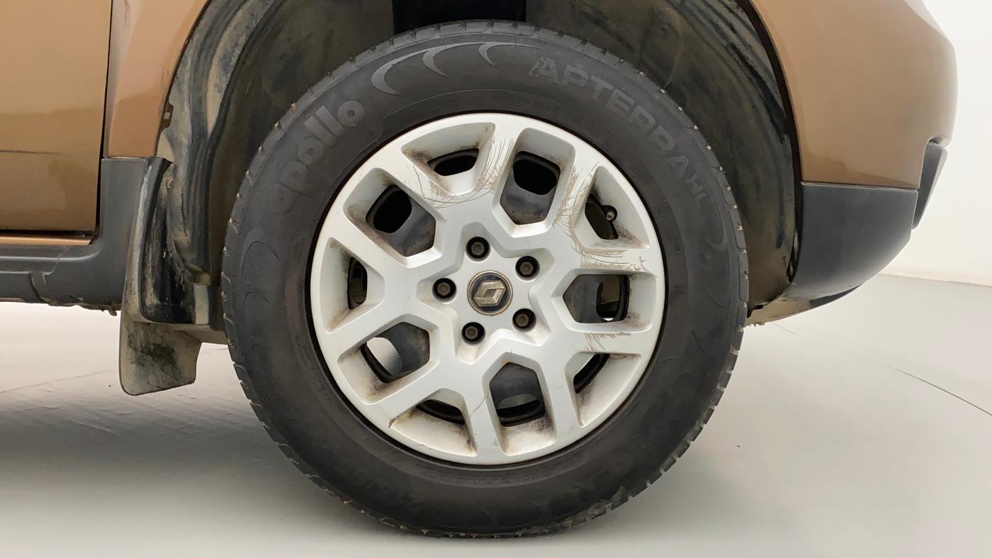 2017 Renault Duster RXL PETROL, Petrol, Manual, 40,386 km, Right Front Wheel
