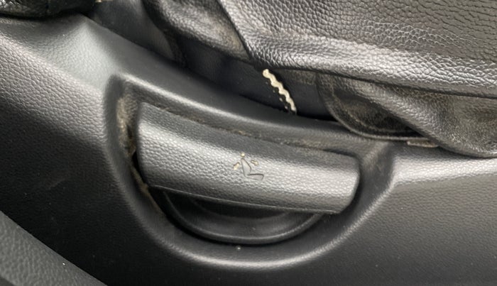 2017 Hyundai Grand i10 ASTA 1.2 KAPPA VTVT, Petrol, Manual, 41,793 km, Driver Side Adjustment Panel