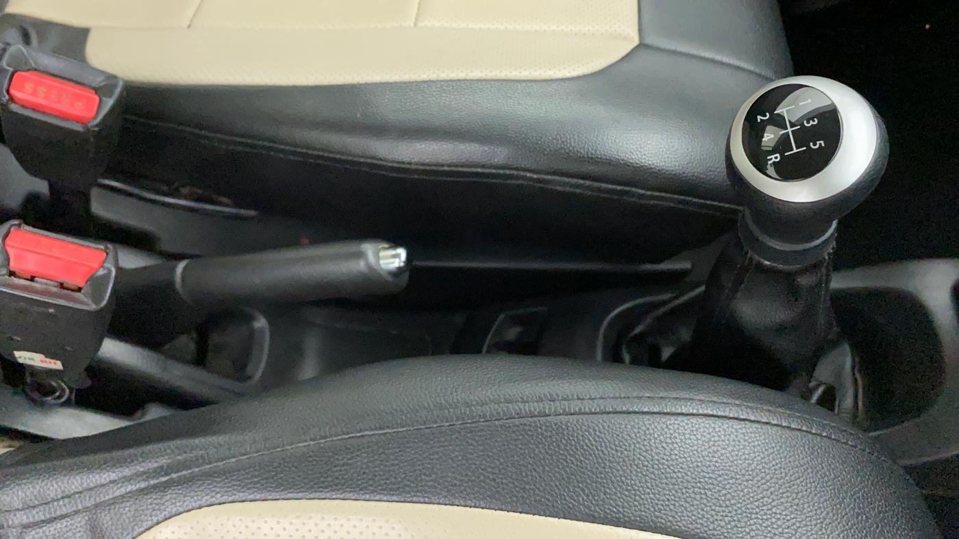 2016 Maruti Wagon R 1.0 VXI, Petrol, Manual, 77,225 km, Gear Lever
