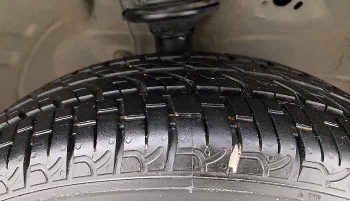 2016 Maruti Wagon R 1.0 VXI, Petrol, Manual, 77,225 km, Right Front Tyre Tread