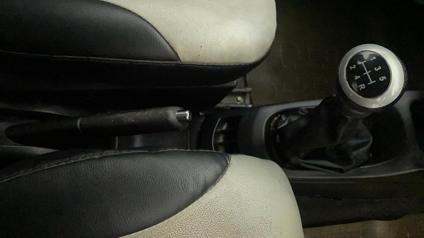 2014 Maruti Wagon R Stingray VXI, Petrol, Manual, 53,269 km, Gear Lever
