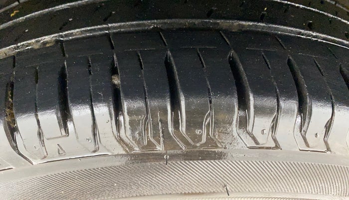 2024 Maruti Swift ZXi AMT, Petrol, Automatic, 21,406 km, Left Front Tyre Tread