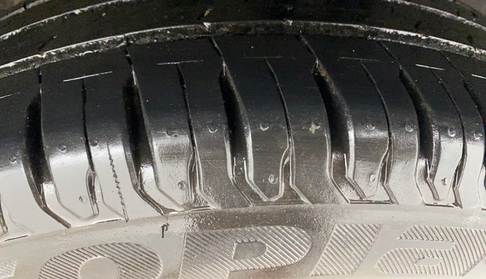 2024 Maruti Swift ZXi AMT, Petrol, Automatic, 21,406 km, Left Rear Tyre Tread