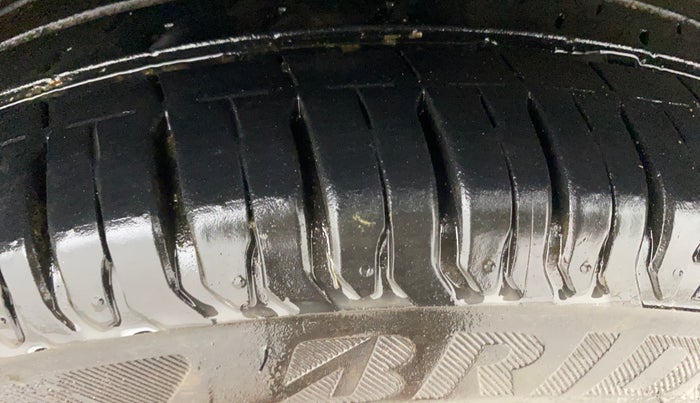 2024 Maruti Swift ZXi AMT, Petrol, Automatic, 21,406 km, Right Front Tyre Tread