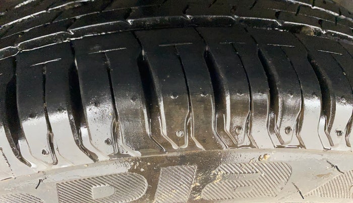 2024 Maruti Swift ZXi AMT, Petrol, Automatic, 21,406 km, Right Rear Tyre Tread