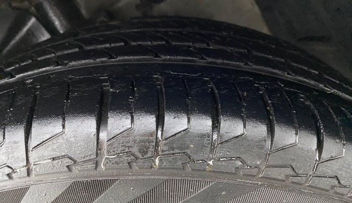 2017 Ford Ecosport TITANIUM 1.5L DIESEL, Diesel, Manual, 79,668 km, Left Front Tyre Tread