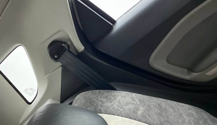 2017 Ford Ecosport TITANIUM 1.5L DIESEL, Diesel, Manual, 79,668 km, Second-row left seat - Retractor not working