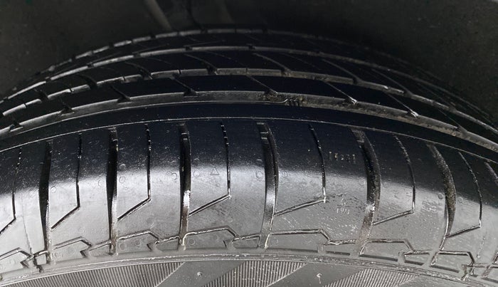 2017 Ford Ecosport TITANIUM 1.5L DIESEL, Diesel, Manual, 79,668 km, Left Rear Tyre Tread