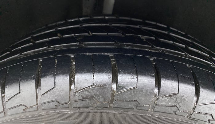 2017 Ford Ecosport TITANIUM 1.5L DIESEL, Diesel, Manual, 79,668 km, Right Rear Tyre Tread