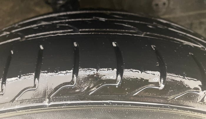 2016 Hyundai Eon MAGNA +, Petrol, Manual, 69,870 km, Right Front Tyre Tread