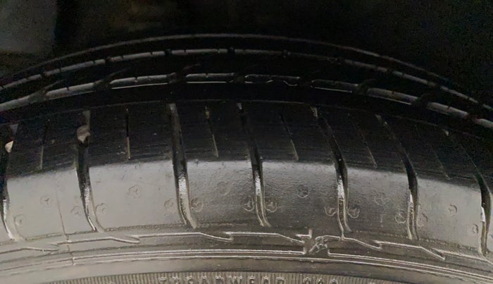2017 Hyundai Creta SX PLUS AT 1.6 PETROL, Petrol, Automatic, 46,257 km, Right Front Tyre Tread