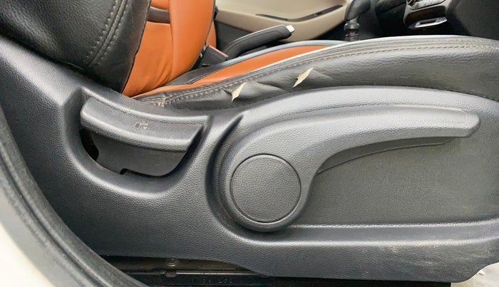 2017 Hyundai Elite i20 ASTA 1.2 (O), Petrol, Manual, 65,375 km, Driver Side Adjustment Panel