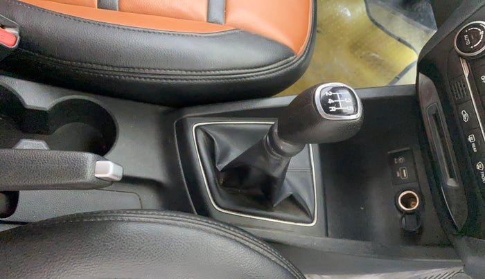 2017 Hyundai Elite i20 ASTA 1.2 (O), Petrol, Manual, 65,375 km, Gear Lever