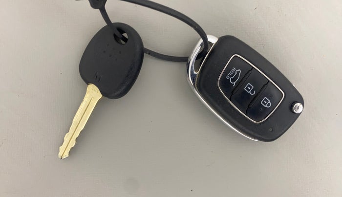 2021 Hyundai VENUE SX 1.0 TURBO, Petrol, Manual, 78,644 km, Key Close Up