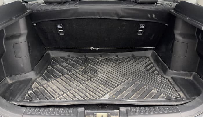 2020 Maruti Vitara Brezza VXI, Petrol, Manual, 53,395 km, Boot Inside
