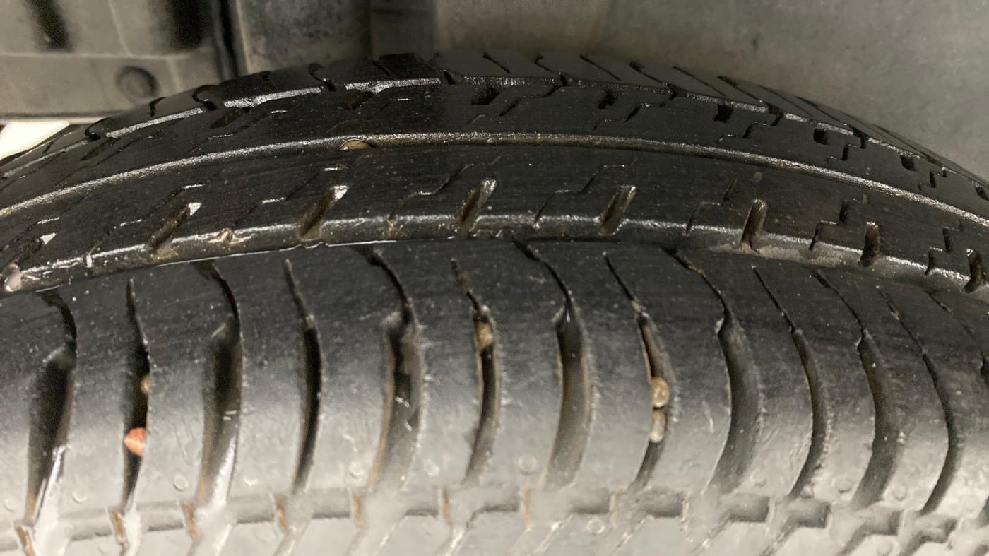2014 Maruti Swift VXI D, Petrol, Manual, 36,016 km, Right Rear Tyre Tread