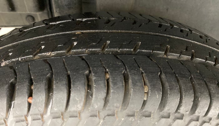 2014 Maruti Swift VXI D, Petrol, Manual, 36,016 km, Right Rear Tyre Tread