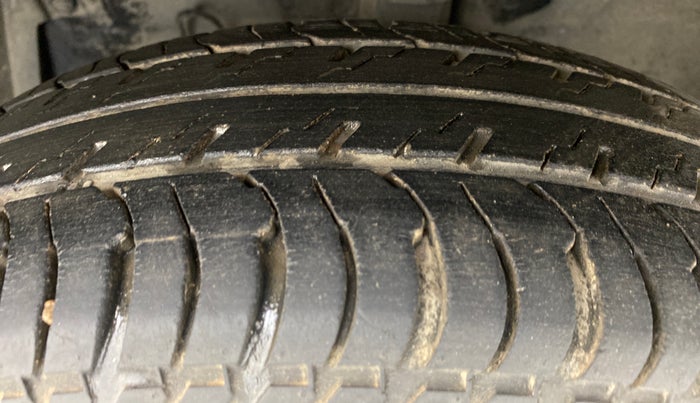 2014 Maruti Swift VXI D, Petrol, Manual, 36,016 km, Left Front Tyre Tread