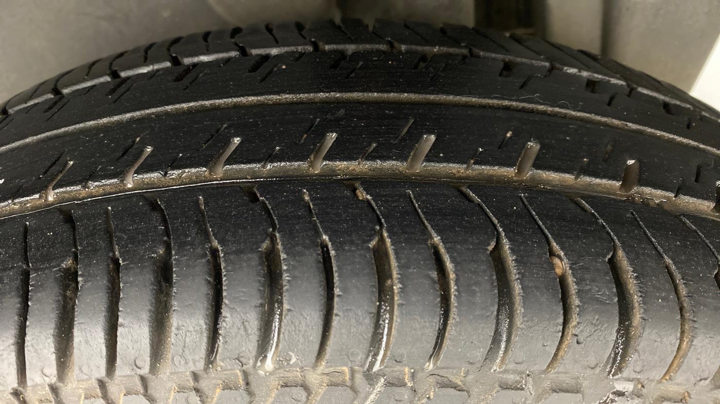 2014 Maruti Swift VXI D, Petrol, Manual, 36,016 km, Left Rear Tyre Tread