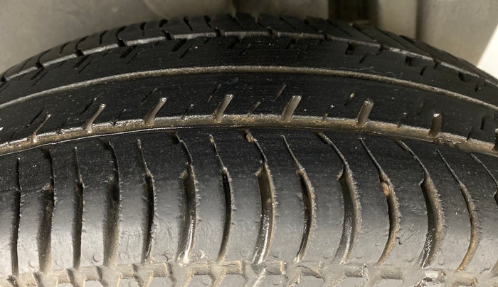 2014 Maruti Swift VXI D, Petrol, Manual, 36,016 km, Left Rear Tyre Tread