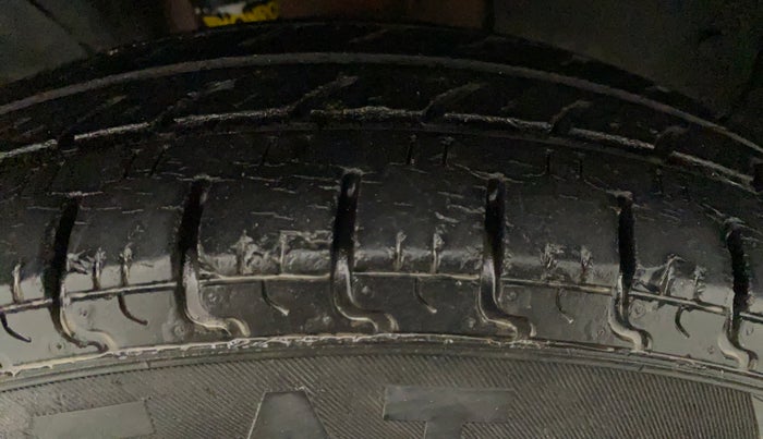 2015 Renault Kwid RXL, Petrol, Manual, 62,926 km, Left Front Tyre Tread
