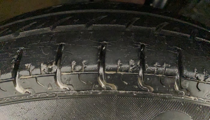 2015 Renault Kwid RXL, Petrol, Manual, 62,926 km, Right Rear Tyre Tread