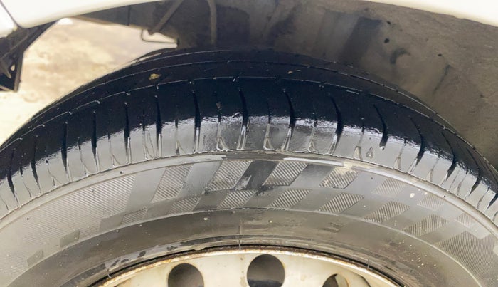 2015 Hyundai Eon ERA +, CNG, Manual, 98,719 km, Right Rear Tyre Tread