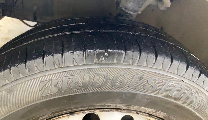 2015 Hyundai Eon ERA +, CNG, Manual, 98,719 km, Left Front Tyre Tread