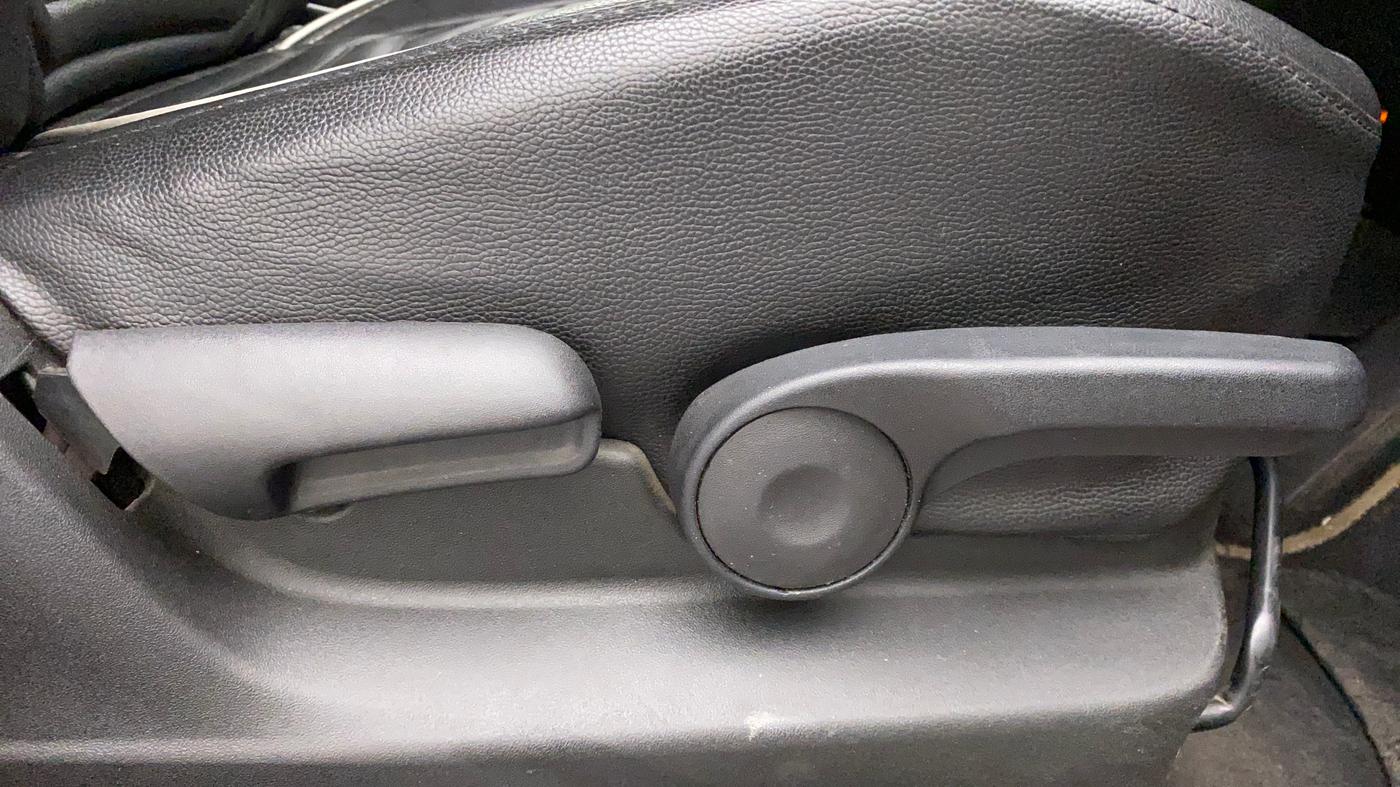 2016 Maruti Vitara Brezza ZDI, Diesel, Manual, 56,119 km, Driver Side Adjustment Panel