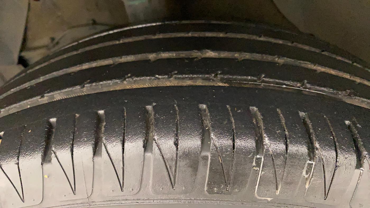 2016 Maruti Vitara Brezza ZDI, Diesel, Manual, 56,119 km, Left Front Tyre Tread