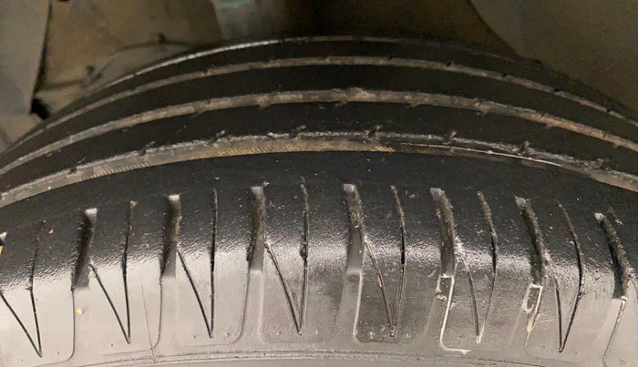 2016 Maruti Vitara Brezza ZDI, Diesel, Manual, 56,119 km, Left Front Tyre Tread