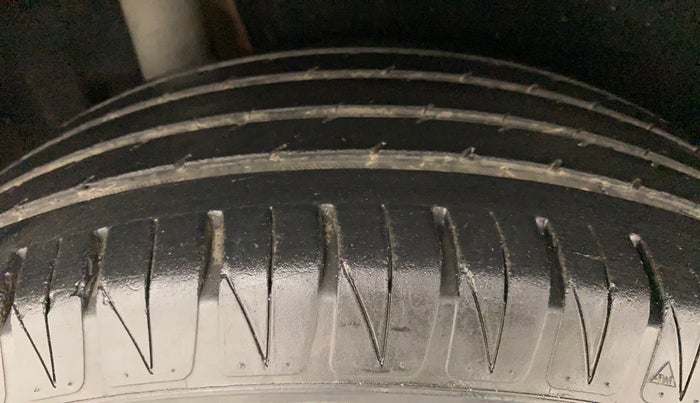 2016 Maruti Vitara Brezza ZDI, Diesel, Manual, 56,119 km, Right Rear Tyre Tread