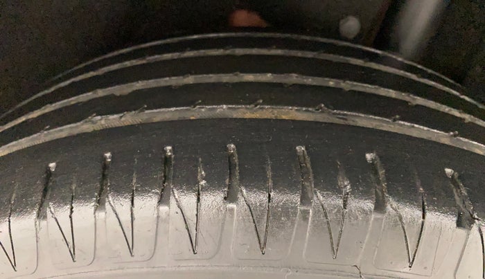2016 Maruti Vitara Brezza ZDI, Diesel, Manual, 56,119 km, Left Rear Tyre Tread