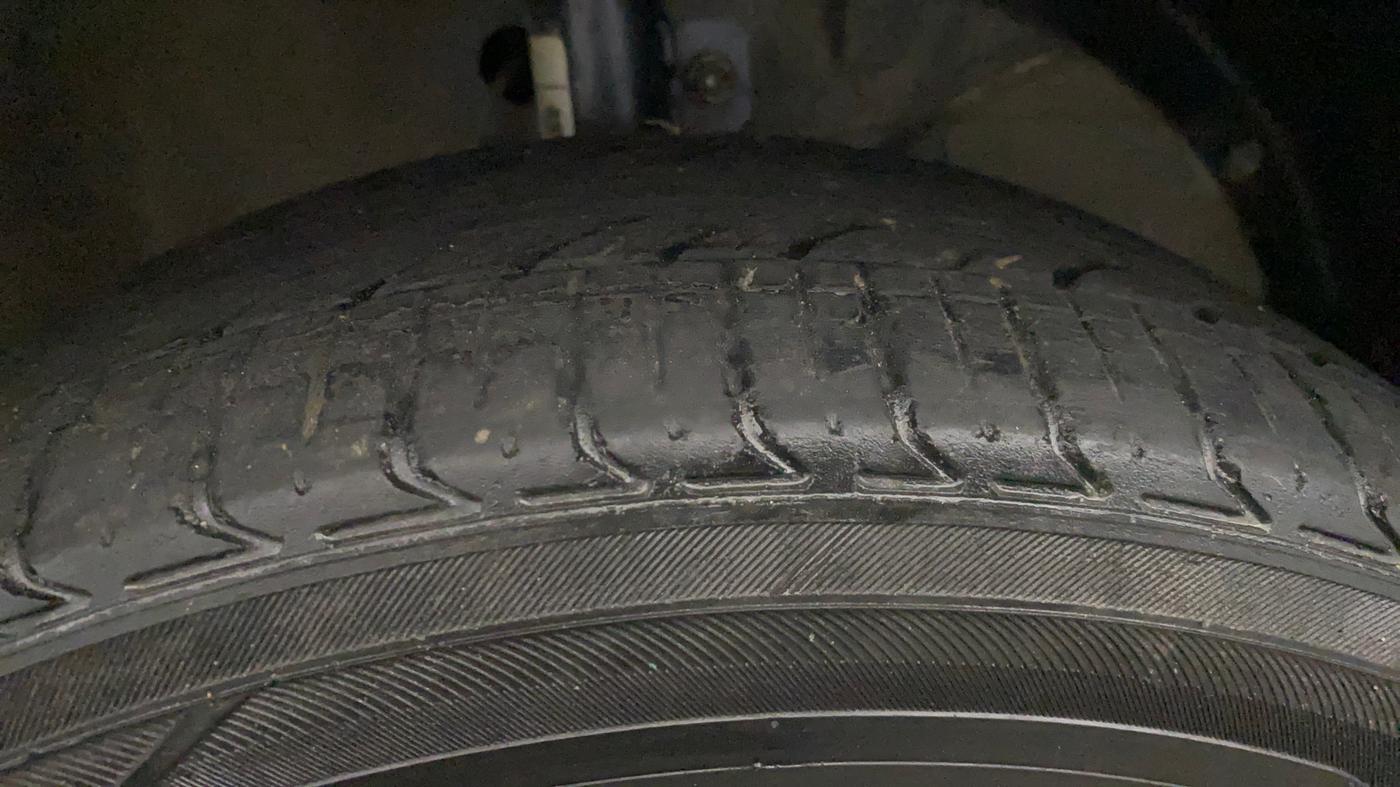 2017 Maruti Dzire ZXI PLUS, Petrol, Manual, 79,576 km, Right Front Tyre Tread