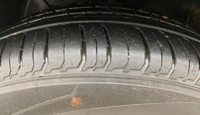 2025 Hyundai NEW I20 Sportz (O) 1.2 IVT, Petrol, Automatic, 2,915 km, Left Front Tyre Tread