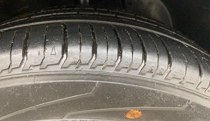 2025 Hyundai NEW I20 Sportz (O) 1.2 IVT, Petrol, Automatic, 2,915 km, Right Front Tyre Tread