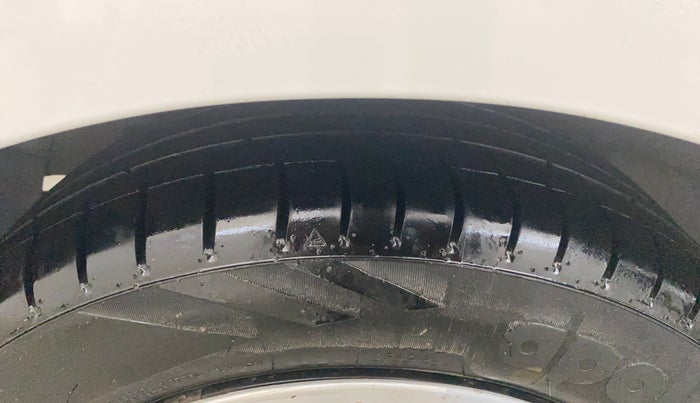 2017 Hyundai Grand i10 MAGNA 1.2 KAPPA VTVT, CNG, Manual, 85,465 km, Right Rear Tyre Tread