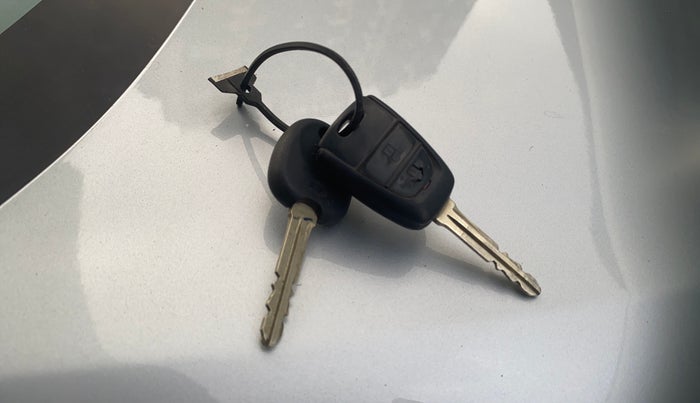 2017 Hyundai Grand i10 MAGNA 1.2 KAPPA VTVT, CNG, Manual, 85,465 km, Key Close Up