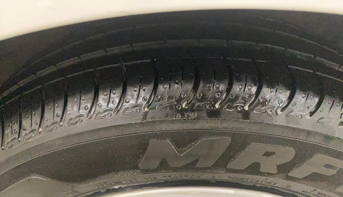 2017 Hyundai Grand i10 MAGNA 1.2 KAPPA VTVT, CNG, Manual, 85,465 km, Right Front Tyre Tread