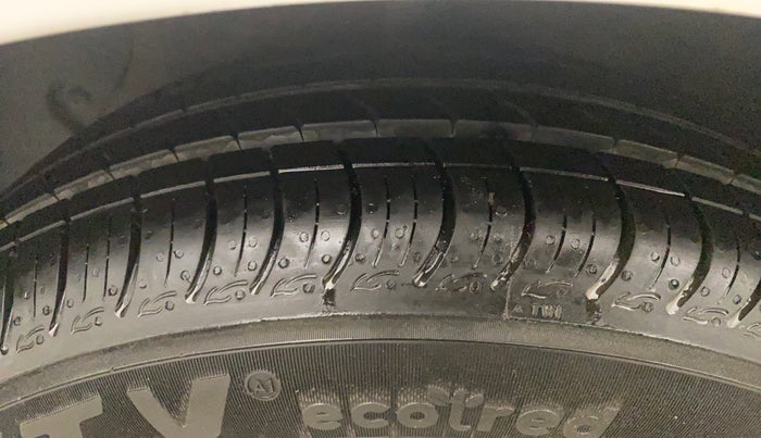 2017 Hyundai Grand i10 MAGNA 1.2 KAPPA VTVT, CNG, Manual, 85,465 km, Left Front Tyre Tread