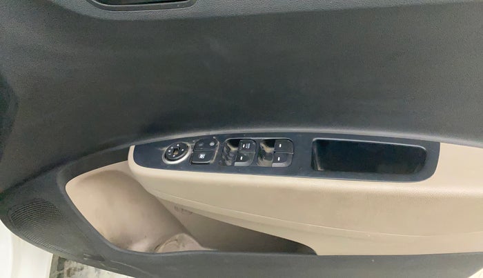 2017 Hyundai Grand i10 MAGNA 1.2 KAPPA VTVT, CNG, Manual, 85,465 km, Driver Side Door Panels Control