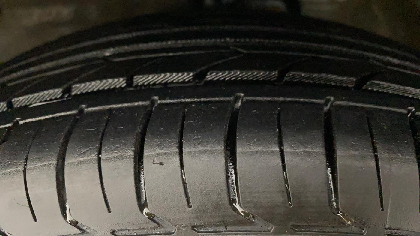 2015 Maruti Celerio VXI, Petrol, Manual, 61,710 km, Left Front Tyre Tread