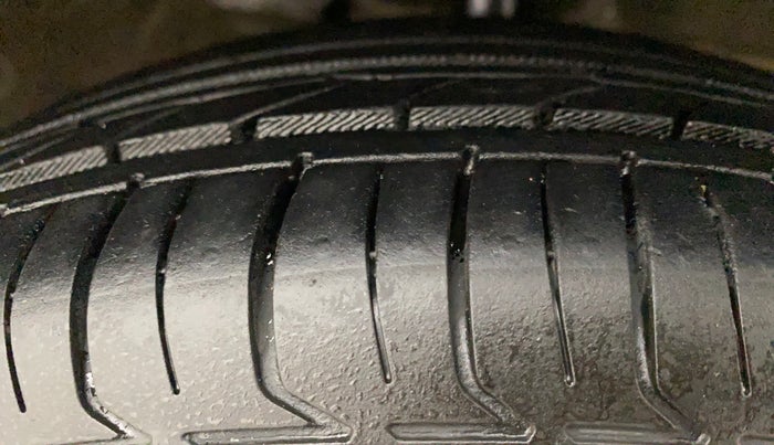 2015 Maruti Celerio VXI, Petrol, Manual, 61,710 km, Right Front Tyre Tread