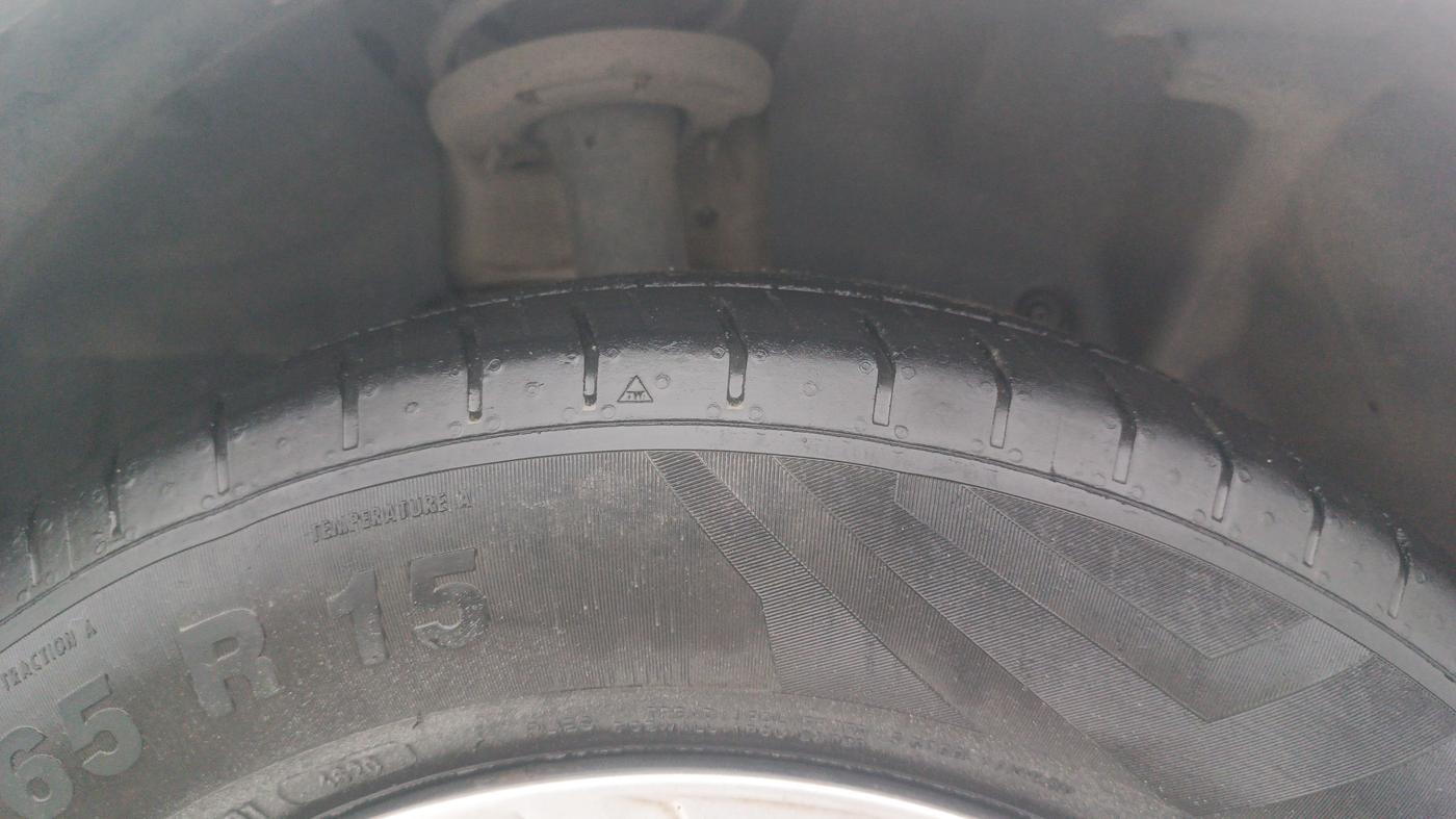 2015 Ford Ecosport AMBIENTE 1.5L DIESEL, Diesel, Manual, 1,31,793 km, Right Front Tyre Tread