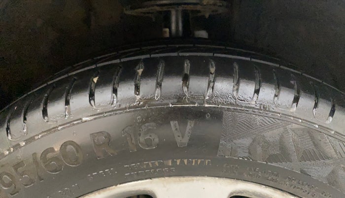 2017 Maruti Baleno ALPHA DIESEL 1.3, Diesel, Manual, 65,506 km, Right Front Tyre Tread