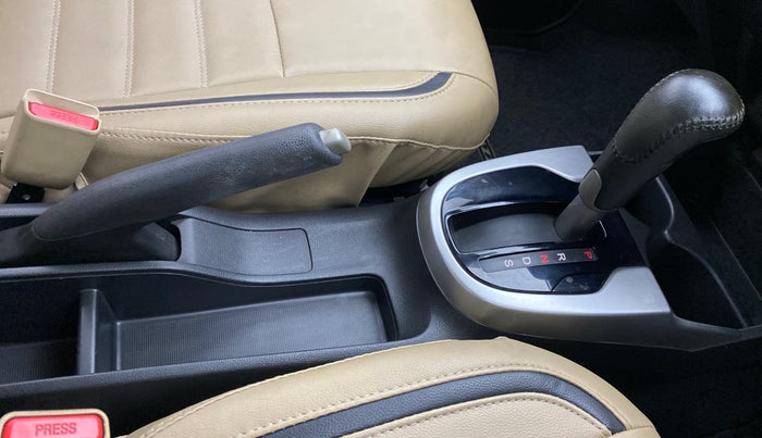 2017 Honda Jazz 1.2 V AT, Petrol, Automatic, 33,686 km, Gear Lever