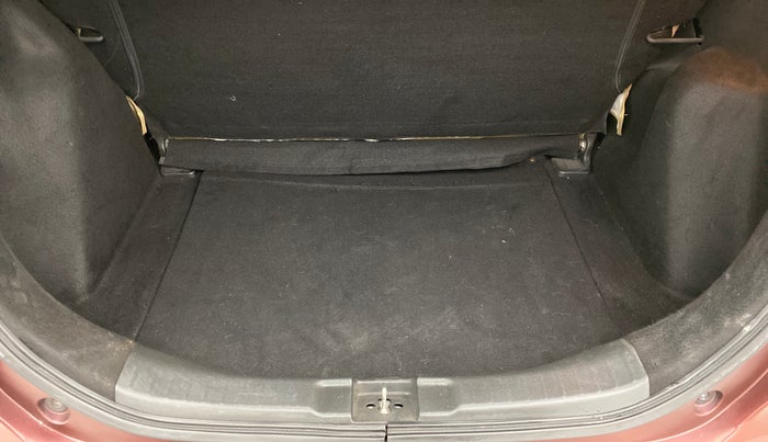 2017 Honda Jazz 1.2 V AT, Petrol, Automatic, 33,686 km, Boot Inside