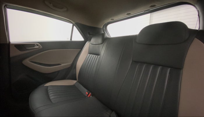 2017 Hyundai Elite i20 SPORTZ 1.2, Petrol, Manual, 53,433 km, Right Side Door Cabin View
