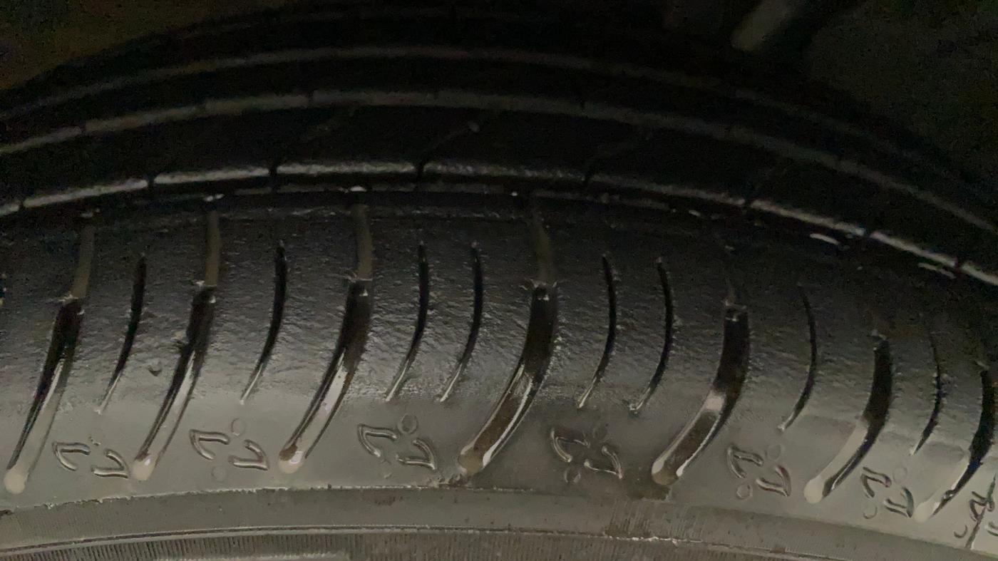 2022 Nissan MAGNITE XV PREMIUM TURBO CVT, Petrol, Automatic, 3,955 km, Right Rear Tyre Tread