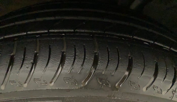 2022 Nissan MAGNITE XV PREMIUM TURBO CVT, Petrol, Automatic, 3,955 km, Right Rear Tyre Tread